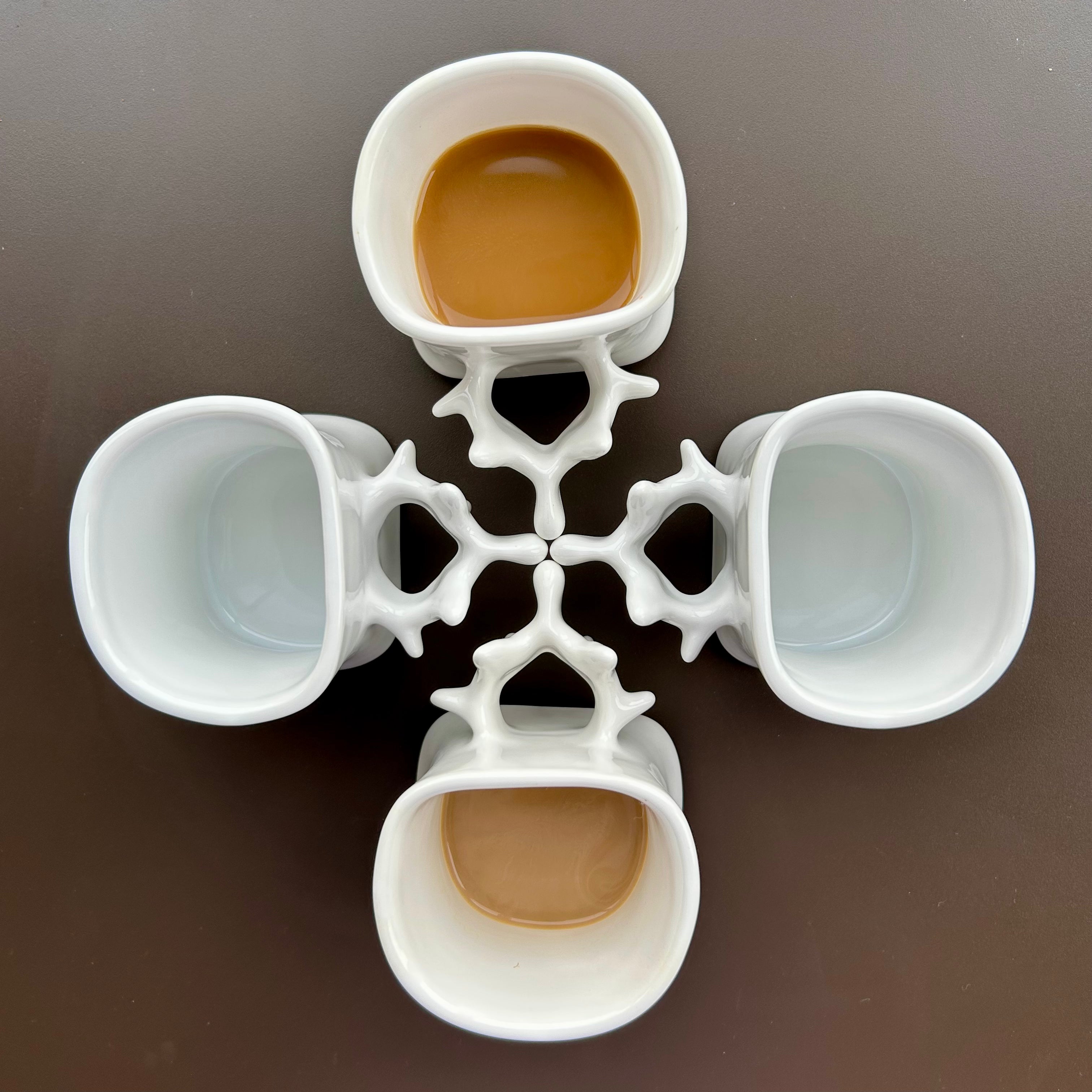 The BackCup Ⓓ-mugg från eAnatomi ©