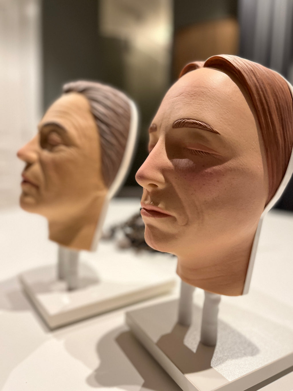 Model af ansigtet til injektionstræning - yngre kvinde